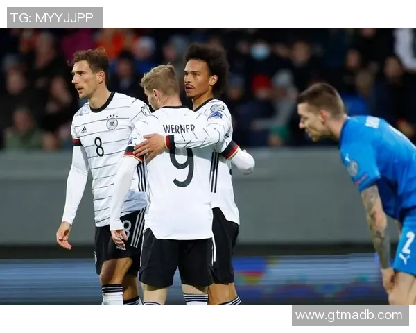 德国足球球星的妻子是谁揭秘：他们的爱情故事与生活点滴