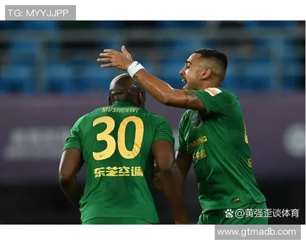 足坛俊朗巨星闪耀绿茵赛场激情与荣耀并存的传奇瞬间