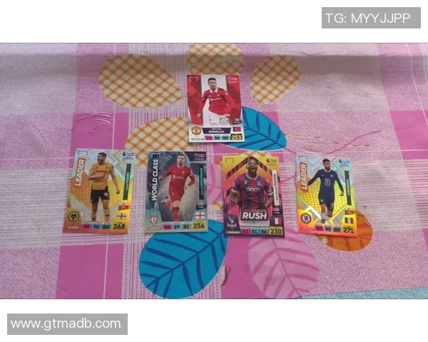 帕尼尼足球红爆炸球星卡：限量版收藏品引发全球粉丝热潮