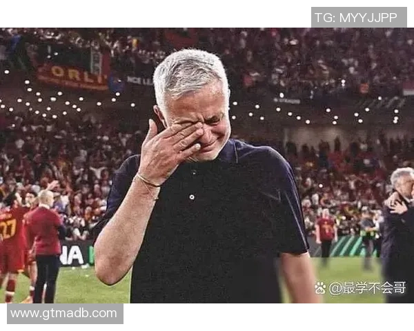 2001年足球明星风云回顾 球场英雄与辉煌瞬间再现