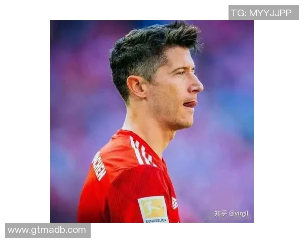 球星吉鲁头像足球风采展现强大魅力与个人特色 球星吉鲁头像足球风采展现强大魅力与个人特色