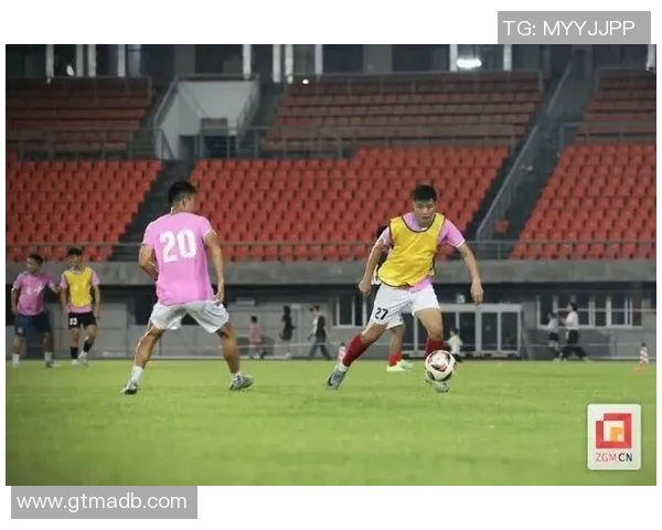 自贡足球球星成长之路与家乡文化助力其在绿茵场上闪耀